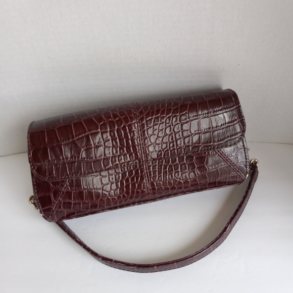 Liz Claiborne small burgundy purse polyurethane snake pattern - Picture 2 of 6